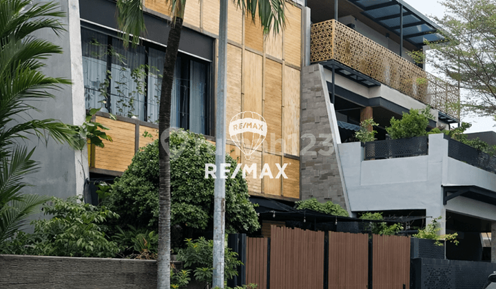 Rumah Modern 3 Lantai Permata Buana Dekat Tol & Lippo Mall Puri - SHM, Jalan Lebar 3 Mobil