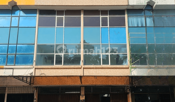 Rent a Storefront Facing the Main Road in Srengseng, West Jakarta