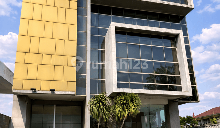 Turun Harga Gedung Komersial 5 Lantai Kebayoran Lama Siap Pakai