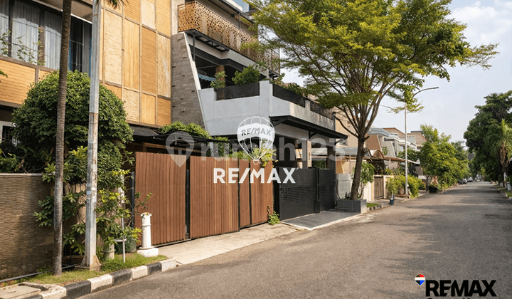 Rumah Modern 3 Lantai Permata Buana Dekat Tol & Lippo Mall Puri - SHM, Jalan Lebar 3 Mobil