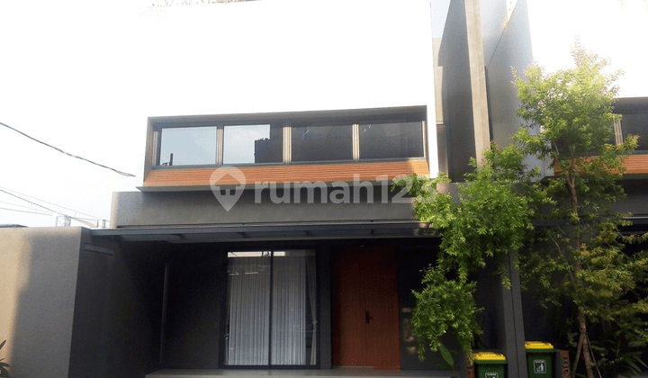 3-Storey House in Veteran Bintaro Near the Toll Road