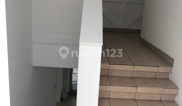 Rumah Hook Dengan Kolam Renang Pribadi di Sentul City - SHM