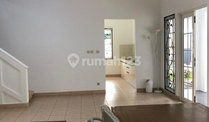 Rumah Hook Dengan Kolam Renang Pribadi di Sentul City - SHM