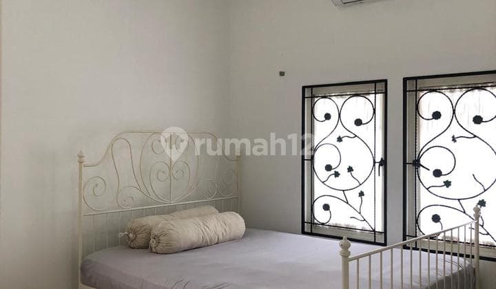 Rumah Hook Dengan Kolam Renang Pribadi di Sentul City - SHM
