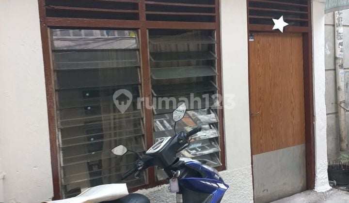 Rumah 2 Lantai di Gambir Hitung Tanah Free Bangunan