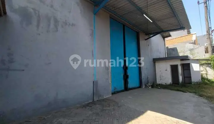 Strategic Warehouse Kyai Tambak Deres, 10-Minute Access to Kenjeran Beach