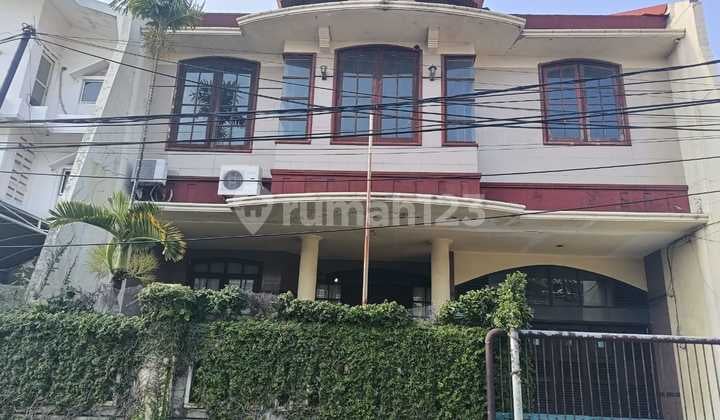 Rumah Model Klasik Area Darmo Surabaya Pusat