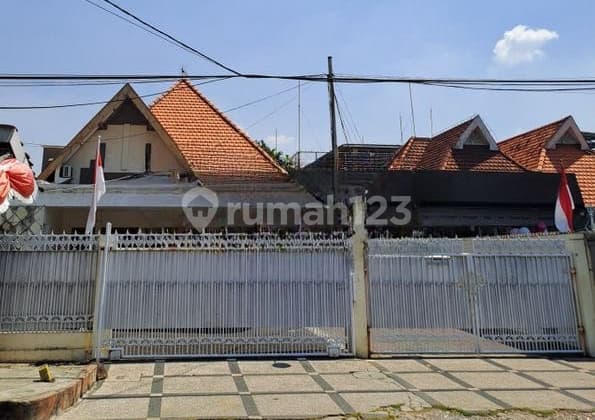 Rumah Klasik Area Darmo Dinoyo Surabaya Pusat