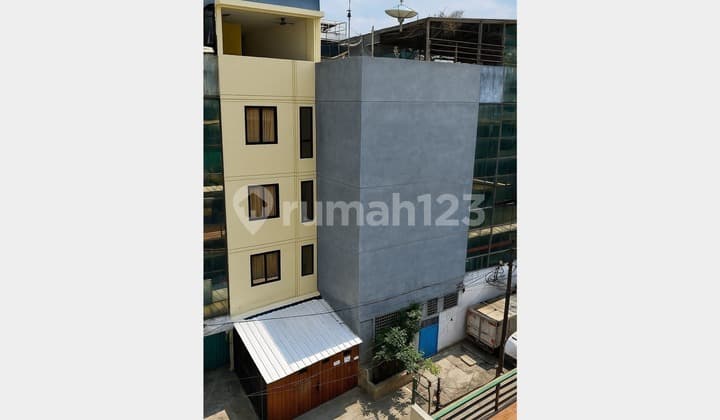 20-Room Boarding House Near Office, Mall in Jembatan Lima, West Jakarta