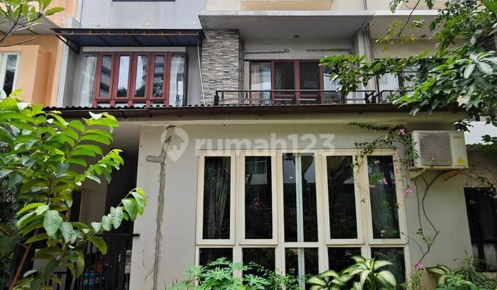 Di Jual Cepat, Springhill Kemayoran 6 Br, Lt. 153 M² Lb. 366, Full Furnished