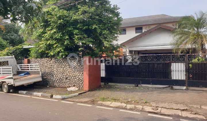 Rumah Hoek di Jl Taman Amir Hamzah Menteng Jakarta Pusat
