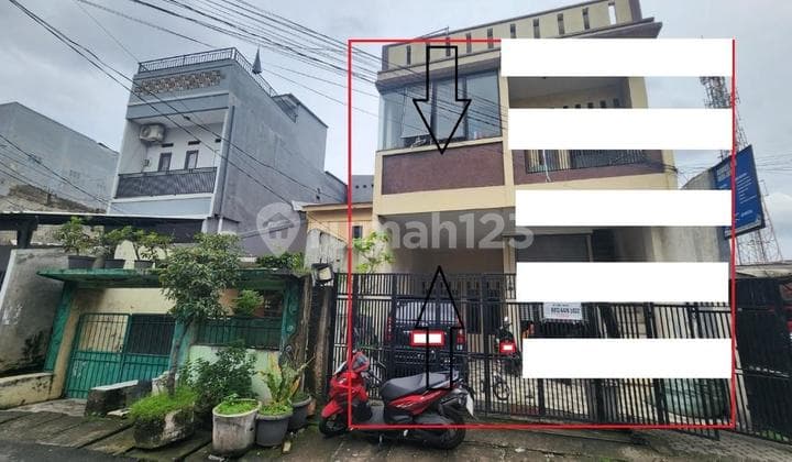 Rumah Minimalis di Jl Madrasah Kebon Jeruk Jakarta Barat