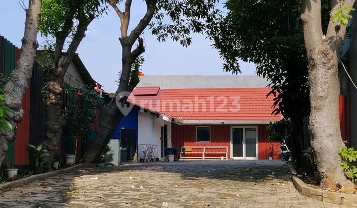 Commercial Building on Jl Panjang Kedoya Selatan, Kebon Jeruk, West Jakarta