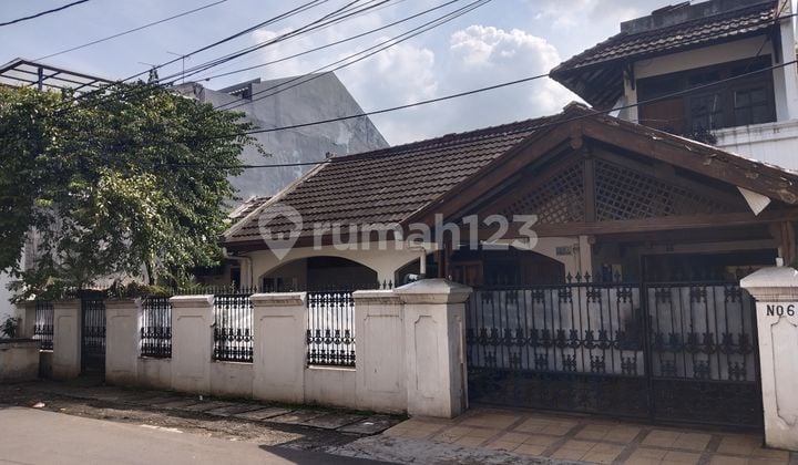 Rumah Lama di Jl Praja Dalam G Kby Lama Jakarta Selatan