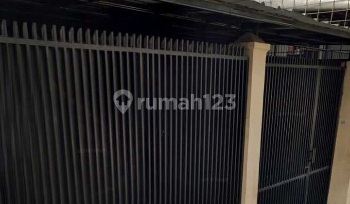 Rumah untuk Usaha atau Kantor di Pinggir Jalan - Kebon Jeruk