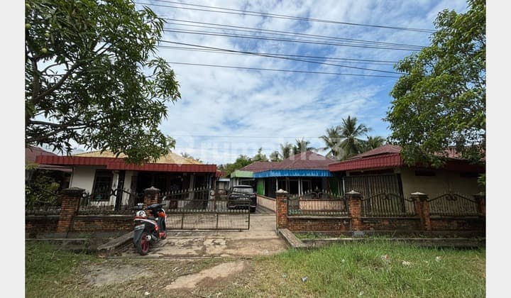 Tepi Jalan Setapuk! Rumah + Tanah 1.755 m², Sertifikat Lengkap