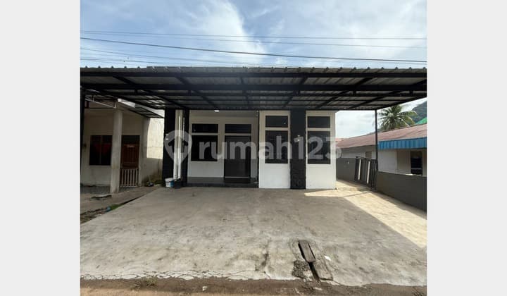 Rumah Strategis Dekat Sekolah & Pasar di Jalan Sosial