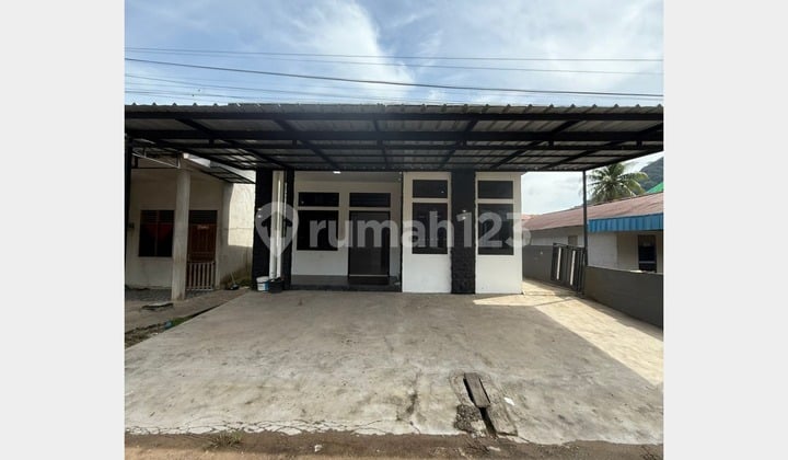 Rumah Strategis Dekat Sekolah & Pasar di Jalan Sosial