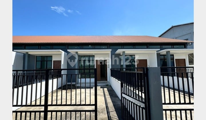 Rumah Baru Semi Tingkat Strategis di Sakkok