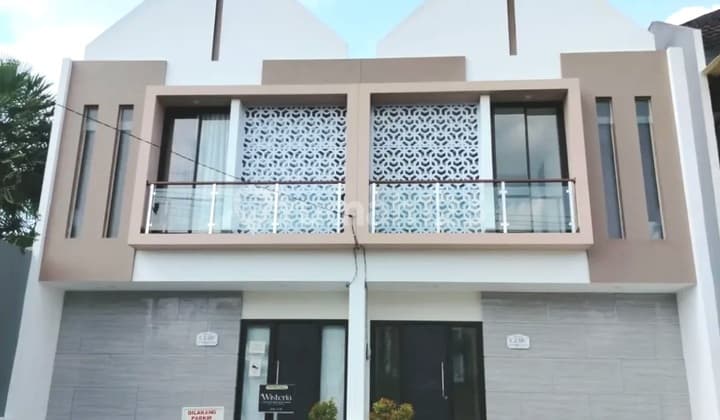 Rumah 2 Lantai , 4 Kamar Tidur