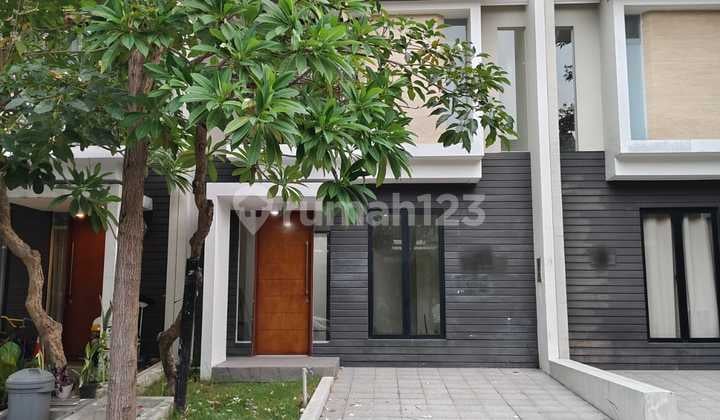 Disewakan Rumah 2 Lantai Northwest Lake Citraland