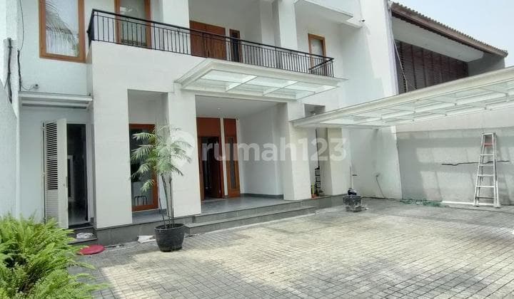 Disewakan Rumah Siap Huni Dengan Fully Furnished di Menteng
