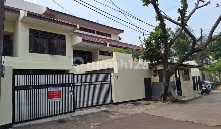 Bebas Banjir, Rumah, 3 Lantai, SHM, Dekat Tempat Ibadah, di Pangkalan Jati