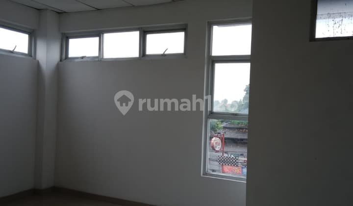 Dekat Akses Tol, Ruko, 3 Lantai, SHM, Dekat Pusat Perbelanjaan, Bebas Banjir