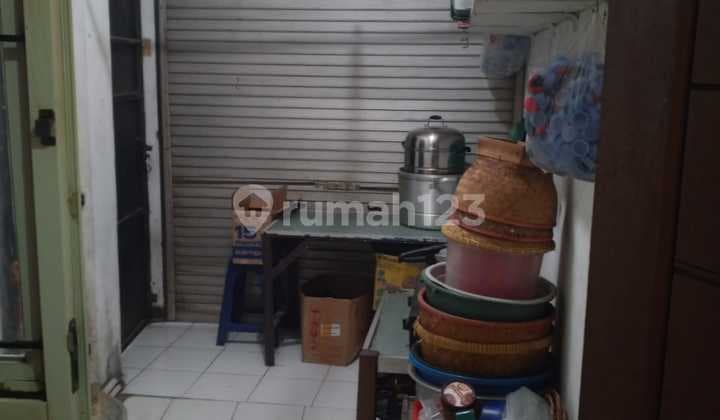 Siap Huni, Rumah, 2 Lantai, SHM, Dekat Pusat Perbelanjaan, Bebas Banjir