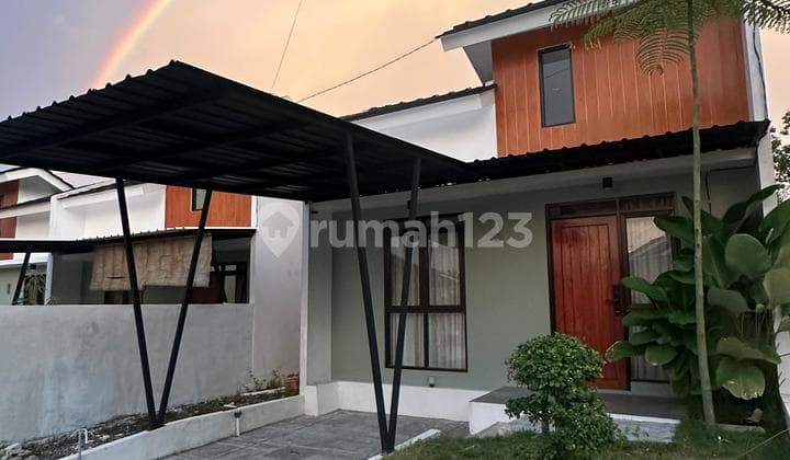 Rumah Tropis Solo Ceiling Tinggi Gratis Elektronik