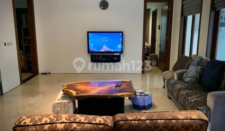 Rumah Senopati Tulodong, Jakarta Selatan. Strategis