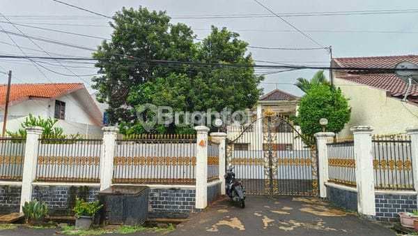 Rumah Tanah Luas Petukanngan Akses Dekat Pintu Tol dan Transjakarta