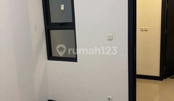 Disewakan Rumah 2Lantai di Cluster Nismara Kota Harapan Indah Bekasi Barat 036