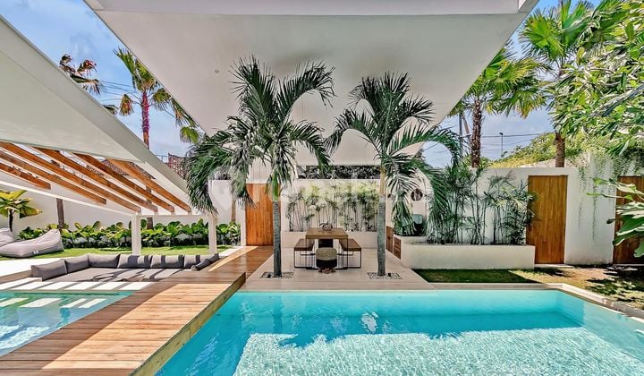 Monthly Rent Large Villa 4 Bedrooms in Canggu Babakan