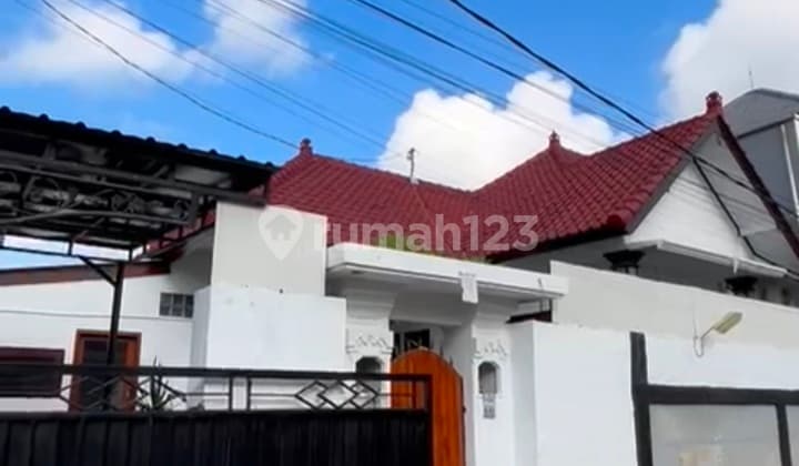 For Sale House 3 Bedrooms Land Size 1,750 Square Meters in Munggu