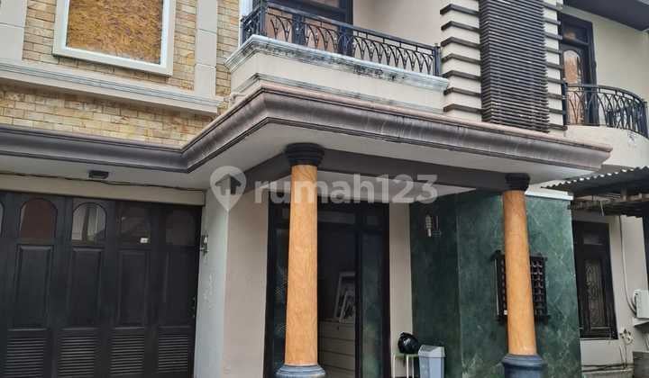 For Sale: 6-Bedroom House, Land Area 3.2 Are, in Badak Agung Renon
