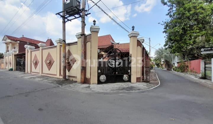 Rumah ******** Dekat Mall ********