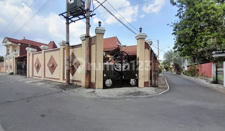 Rumah Tengah.kota Dekat Mall Di.laweyan.solo