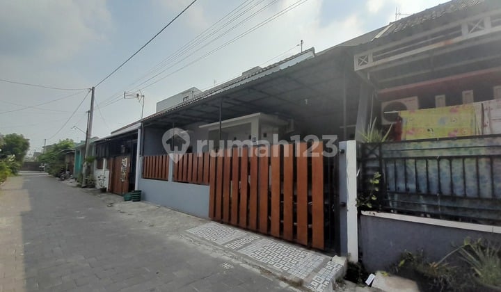 Rumah Minimalis Di Komplek Perumahan Gentan.surakarta