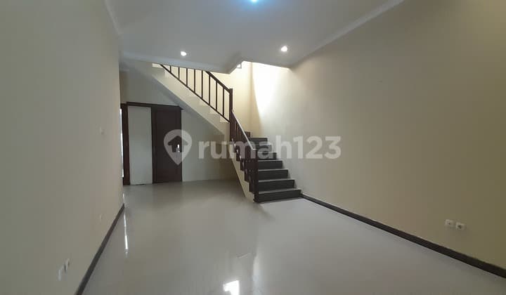 Rumah 2lantai Dekat The Park ******** Baru