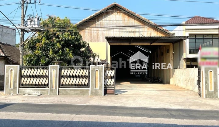 Warehouse for Sale in Solo Near the Airport