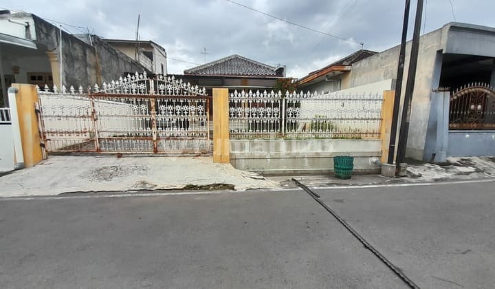 Rumah Dekat The Park Mall Solo Baru