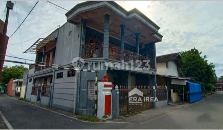 House for Sale in Solo Near Square