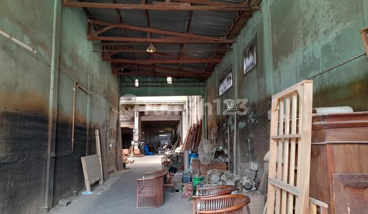 Gudang Akses Kontainer Di Kartosuro Surakarta