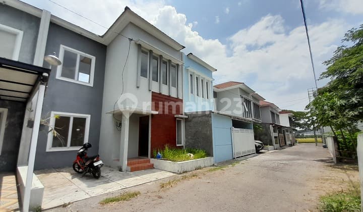 Rumah Baru 2lantai Murah Dekat Luwes Gentan Mall