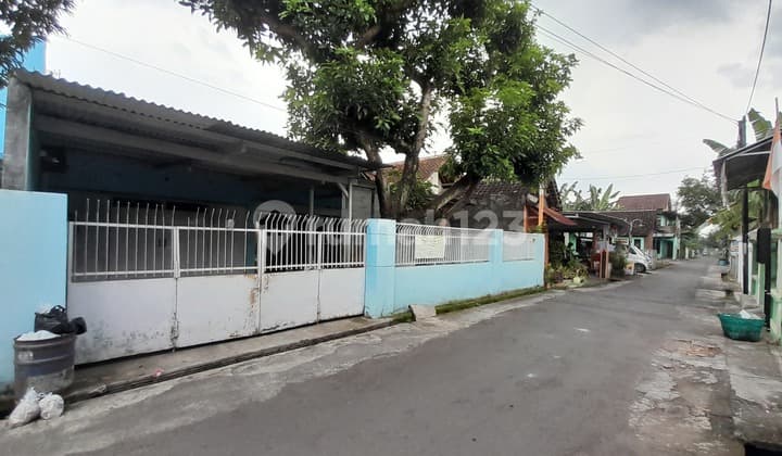 Tanah.bonus Rumah Dekat Superindo Kartosuro Surakarts