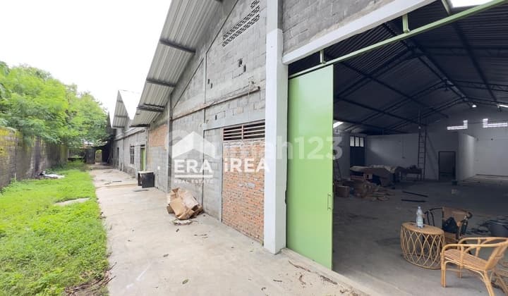 Warehouse for Rent in Solo Near UMS Campus