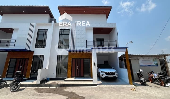 New House in Solo Near Tasikmadoe Heritage