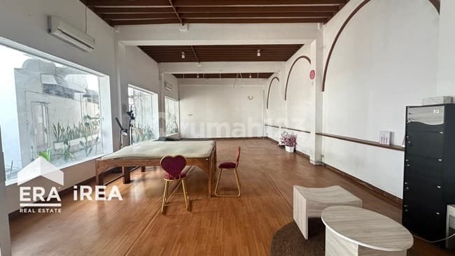 Ruang Usaha Murah 3 Lantai Siap Pakai di Solo Utara