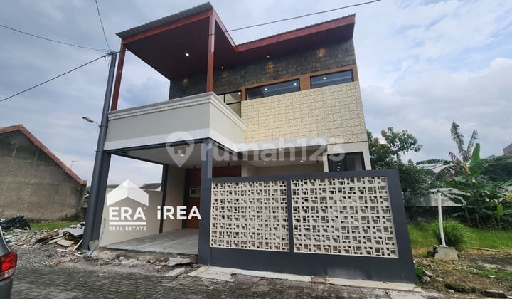 Dijual Rumah Baru 2 Lantai Dekat Pusat Bisnis Solo Baru